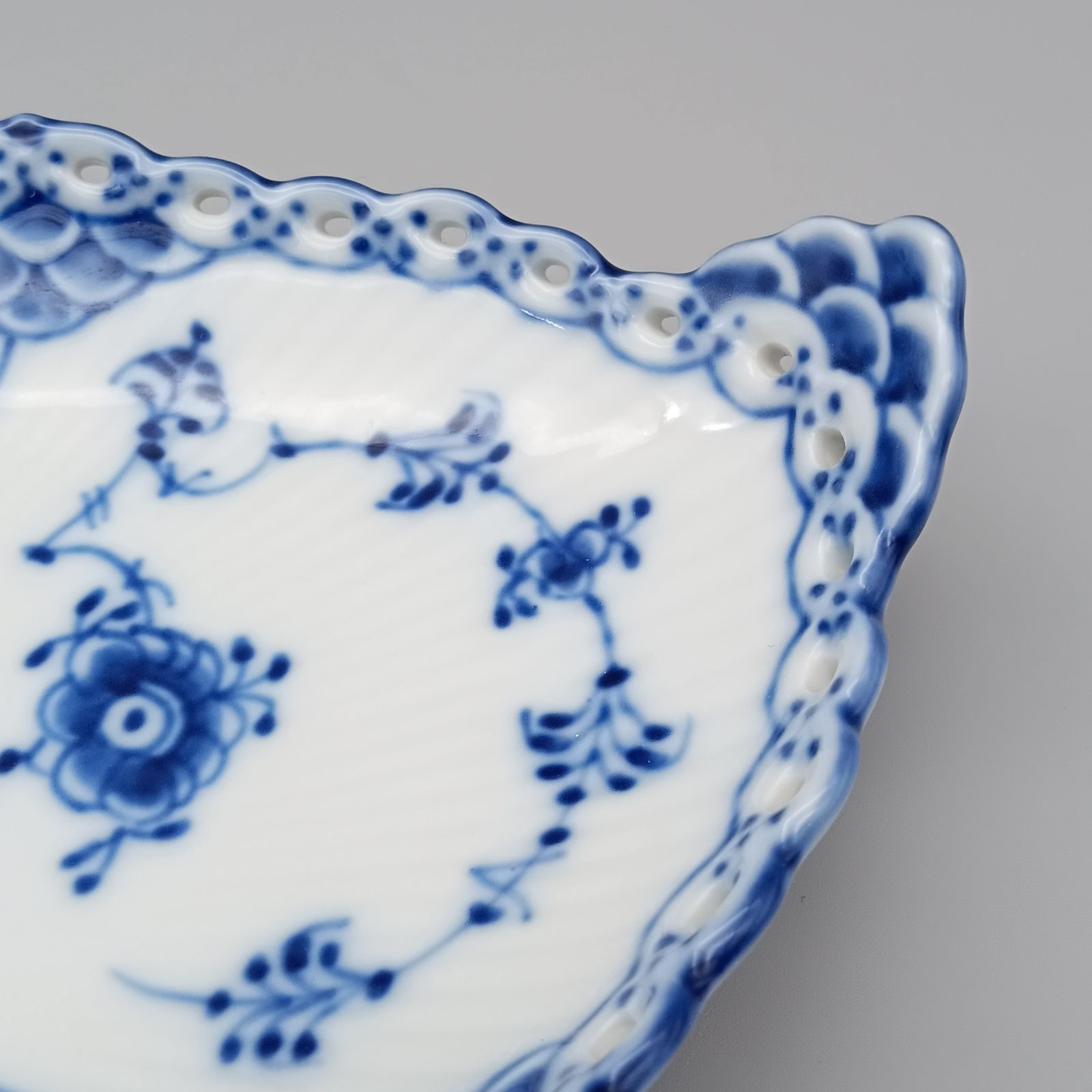 ロイヤルコペンハーゲン ブルーフルーテッド フルレース ピックル