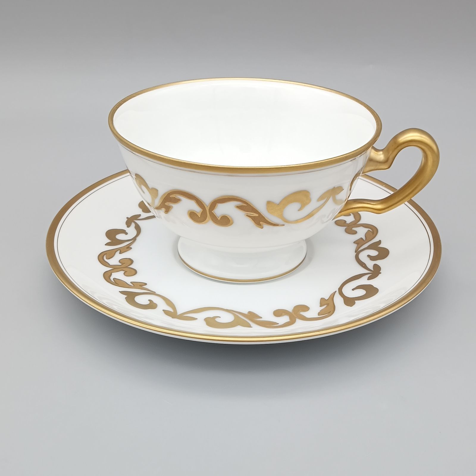 大倉陶園 オークラ 唐草 金蝕 白磁 ティー カップ＆ソーサー ハンド