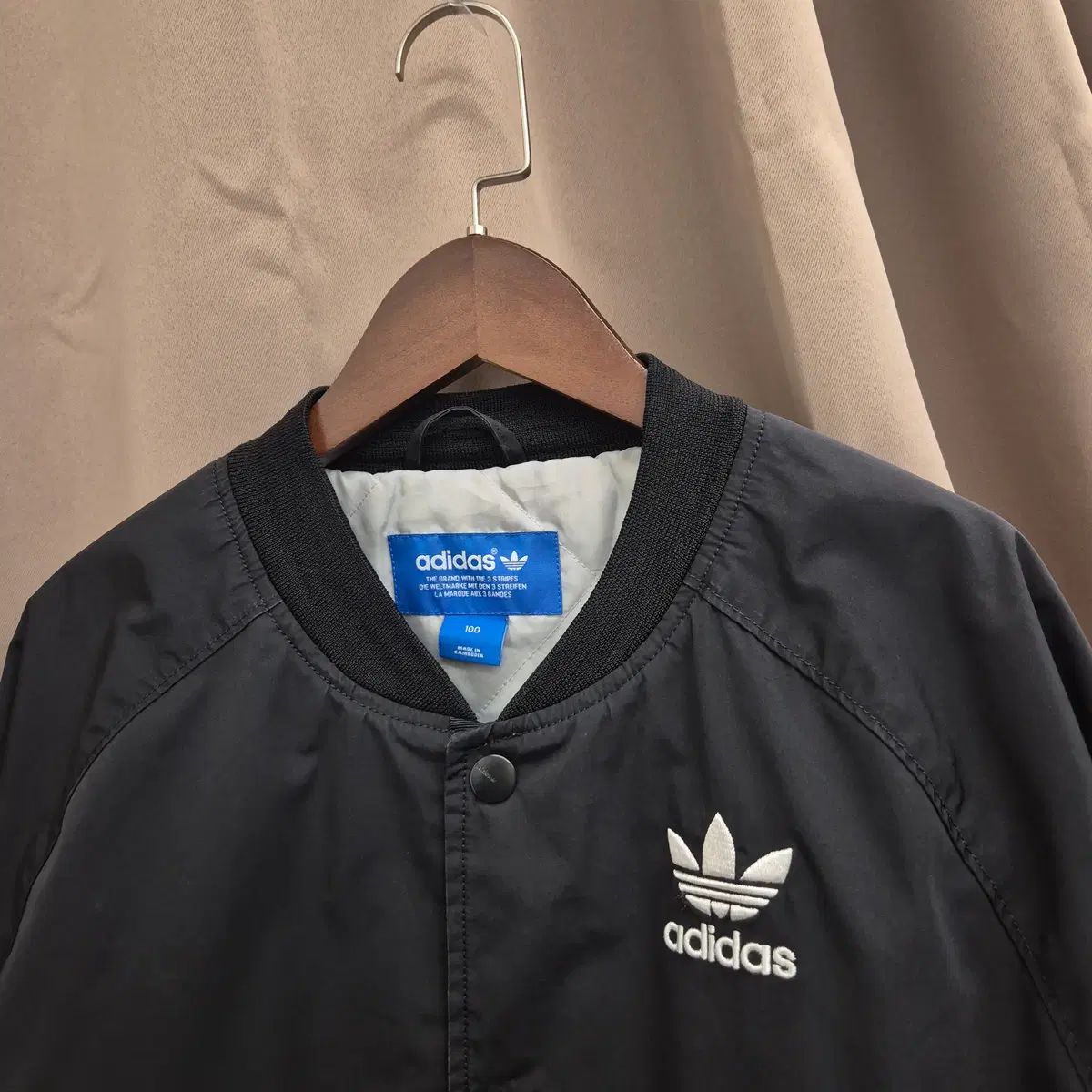 adidas スタジャン コーチジャケット 刺繍：100ブラック アディダス スタジャン コーチ ジャケット 100 - メルカリ