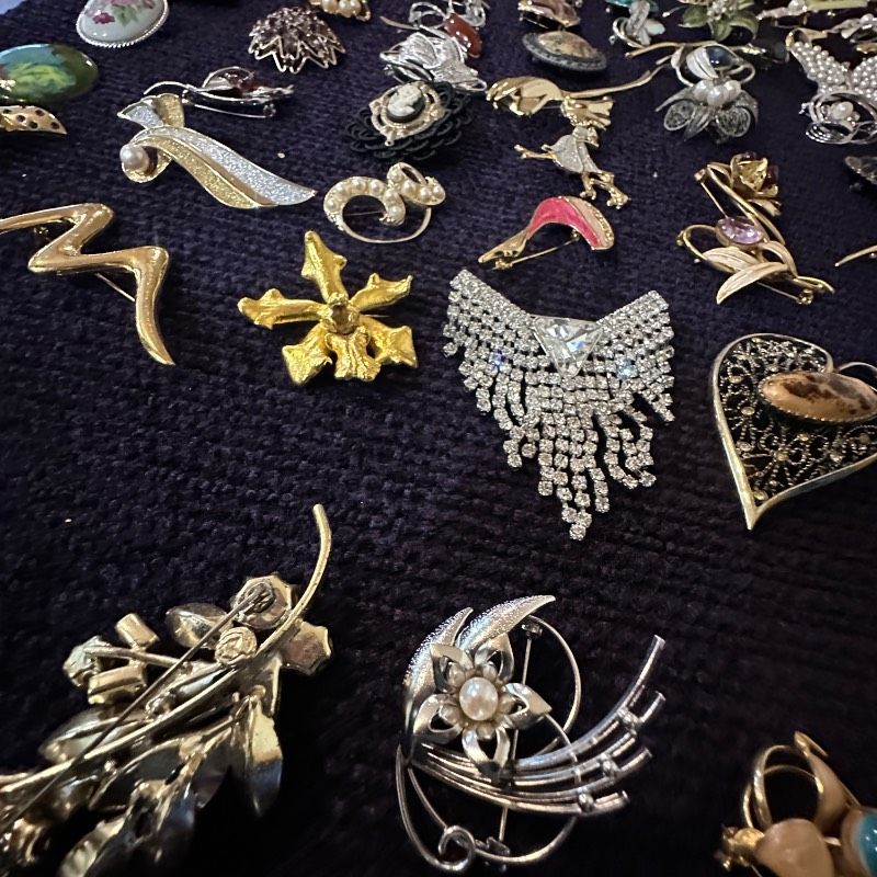 vintage】ブローチ 大量 150点 まとめ売り おまけつき GT-BR56 - メルカリ