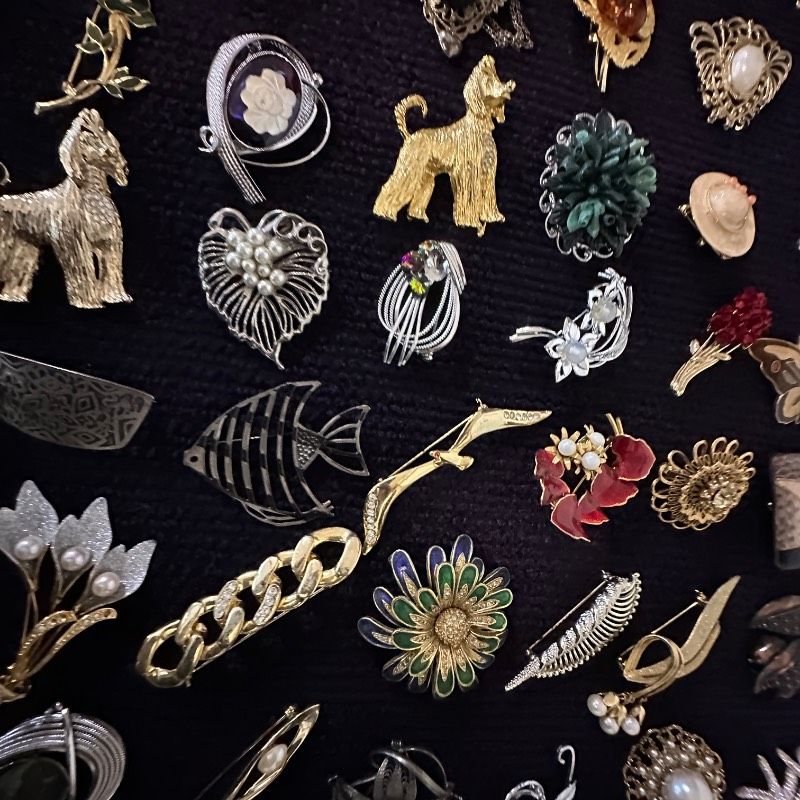 【専用価格】ブローチ　大量　まとめ売り　120点 vintage】ブローチ 大量 150点 まとめ売り おまけつき GT-BR56 - メルカリ