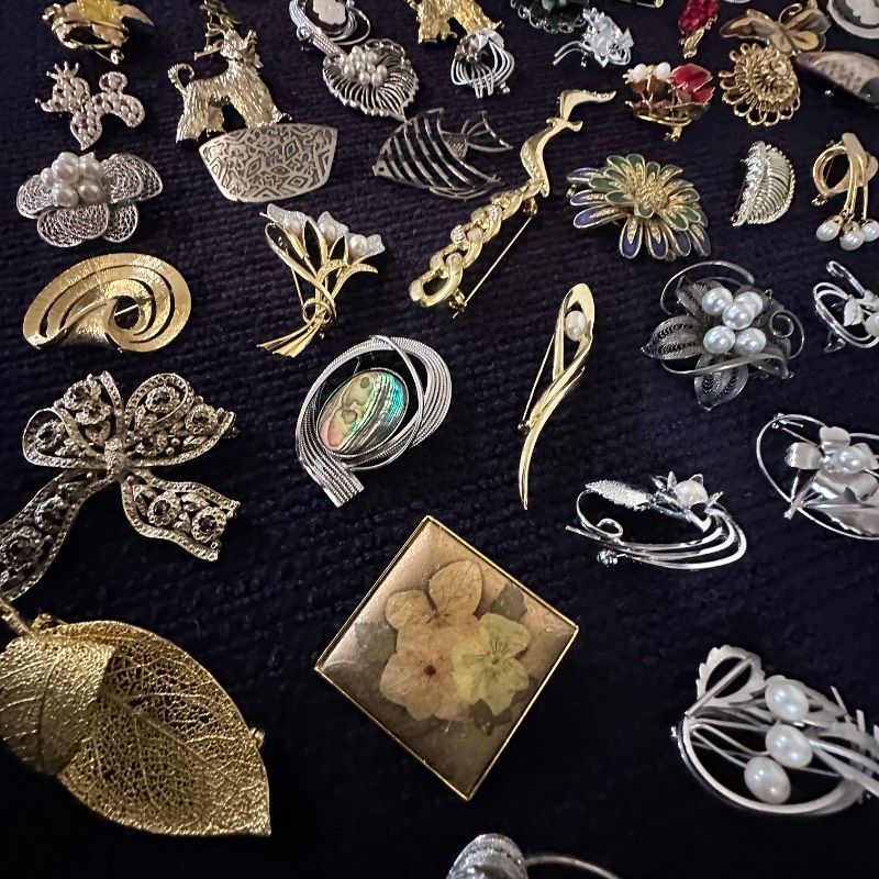 vintage】ブローチ 大量 150点 まとめ売り おまけつき GT-BR56 - メルカリ