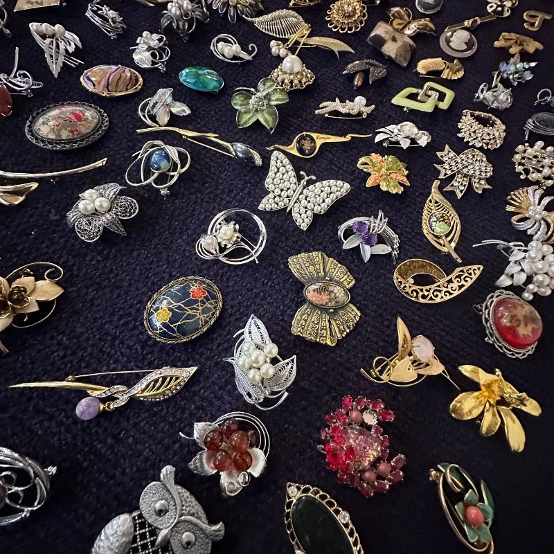 vintage】ブローチ 大量 150点 まとめ売り おまけつき GT-BR56 - メルカリ