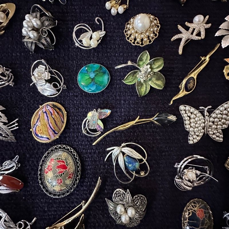 vintage】ブローチ 大量 150点 まとめ売り おまけつき GT-BR56 - メルカリ