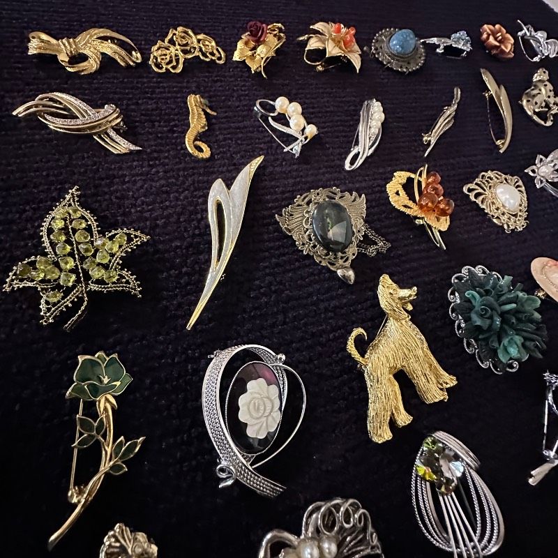 vintage】ブローチ 大量 150点 まとめ売り おまけつき GT-BR56 - メルカリ