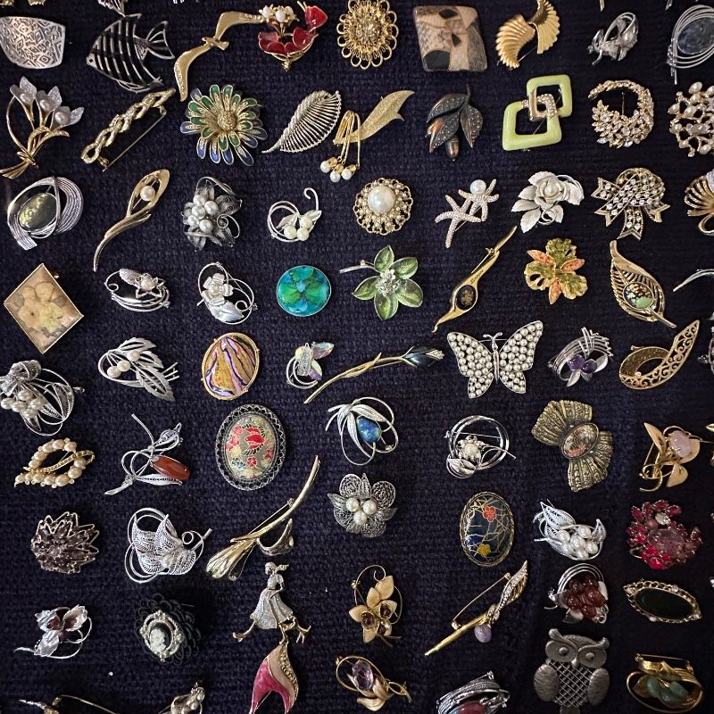 vintage】ブローチ 大量 150点 まとめ売り おまけつき GT-BR56 - メルカリ