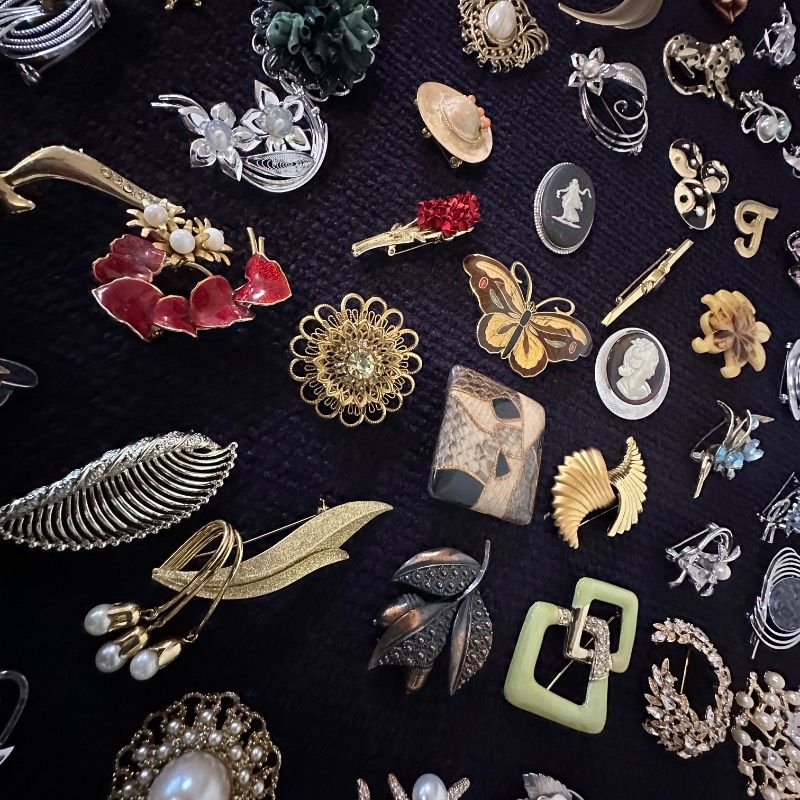 vintage】ブローチ 大量 150点 まとめ売り おまけつき GT-BR56 - メルカリ