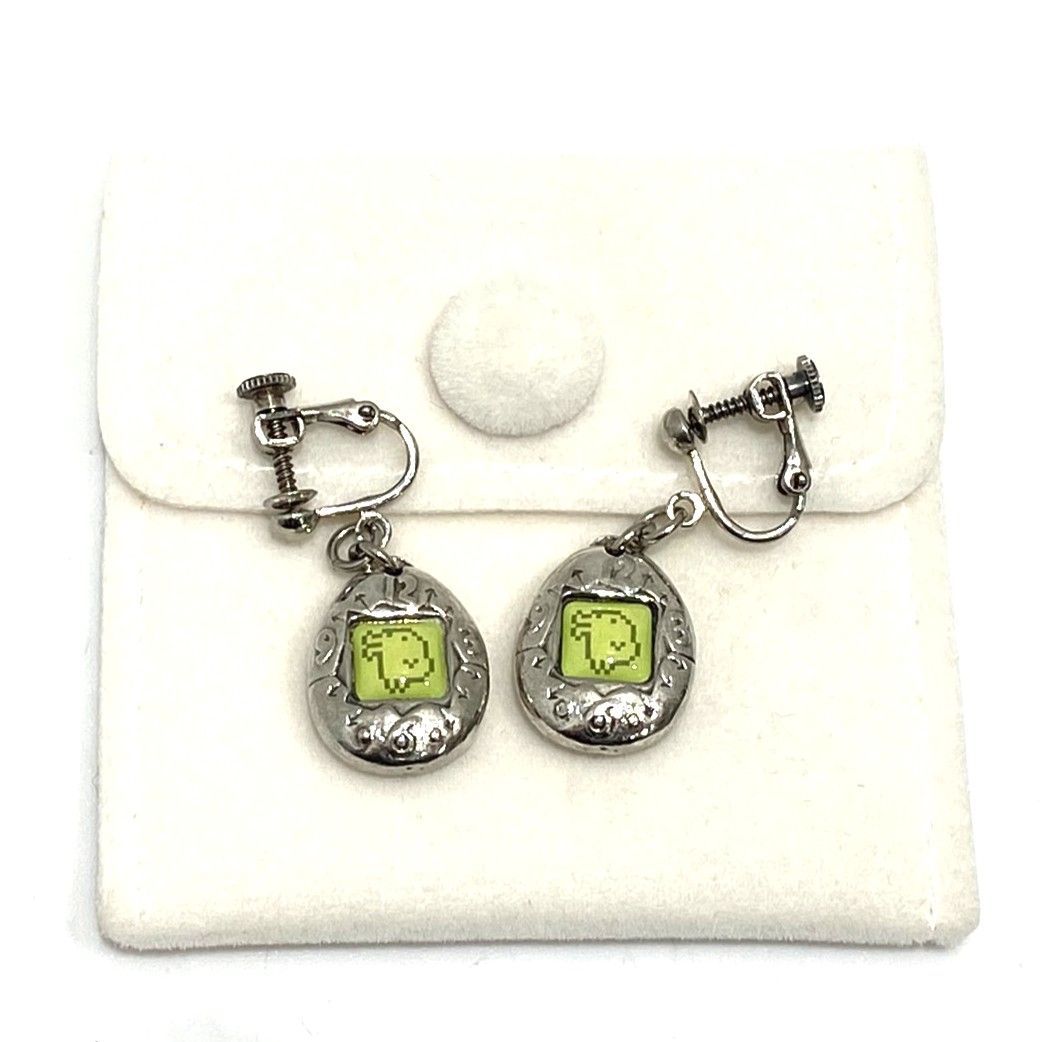 ☆たまごっち くちぱっち イヤリング 両耳 ネジバネ式 初代 シルバー系