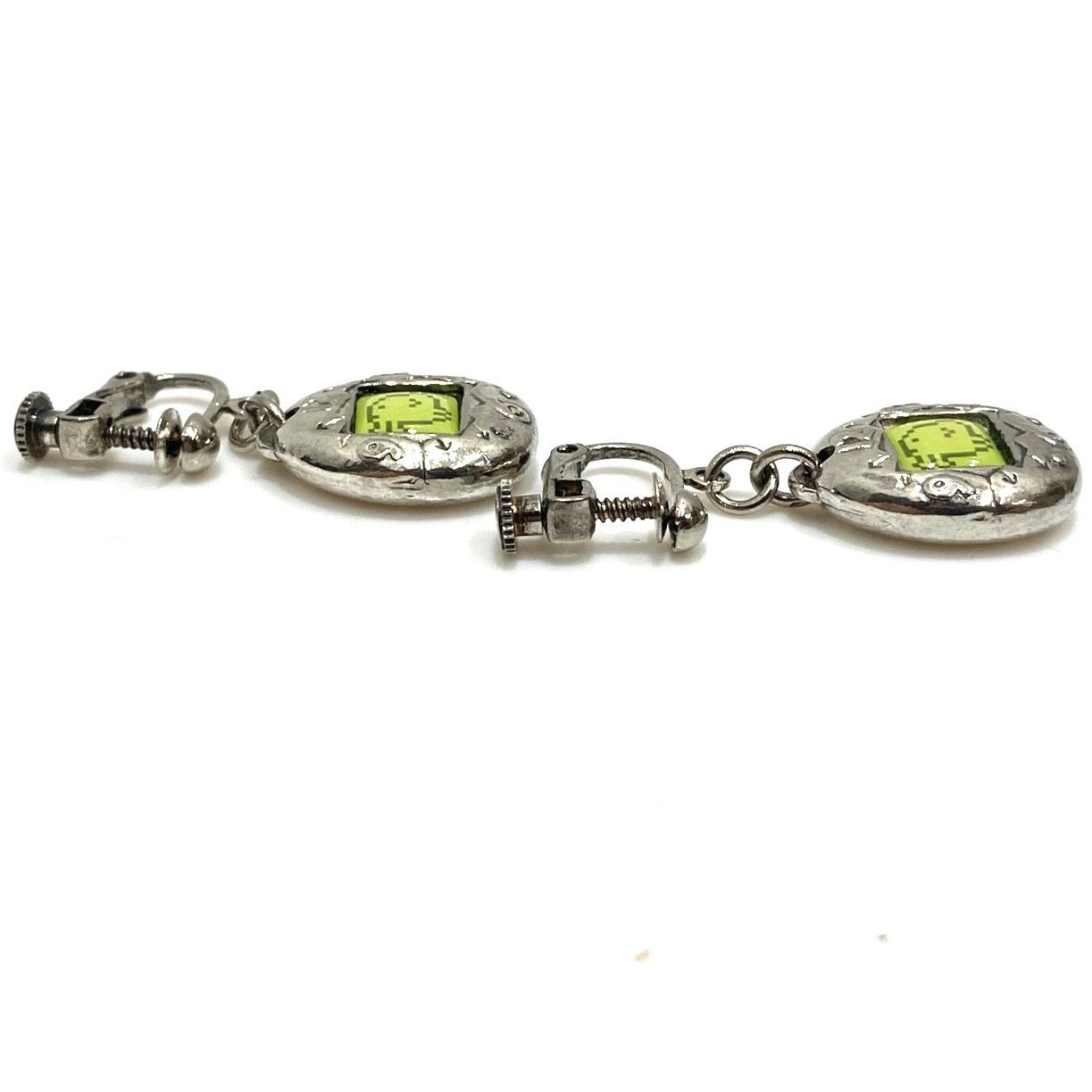 ☆たまごっち くちぱっち イヤリング 両耳 ネジバネ式 初代 シルバー系