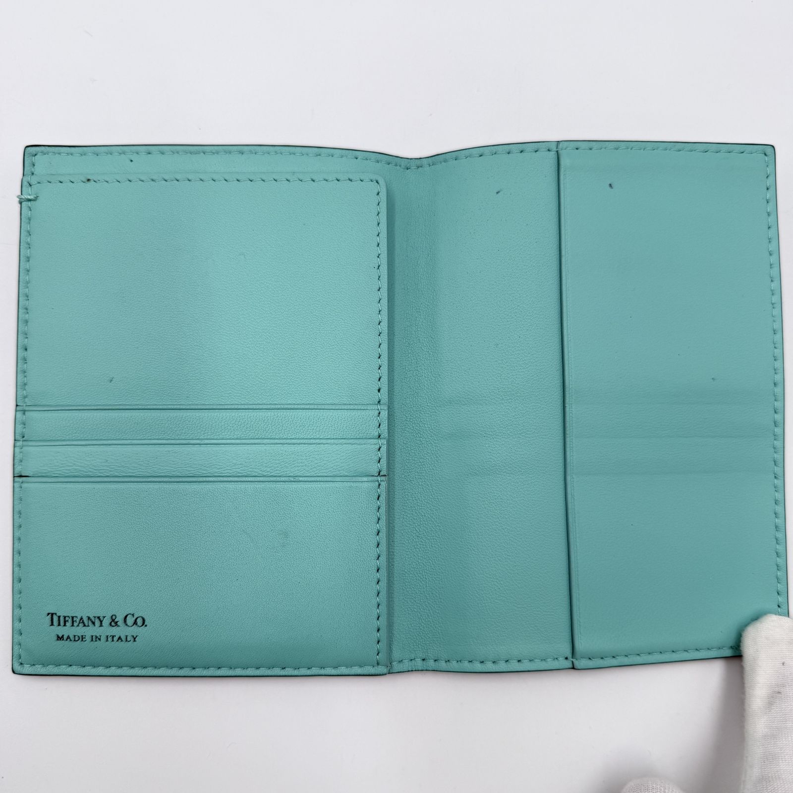 TIFFANY & Co.（ティファニー）レザー パスポートケース ブラック