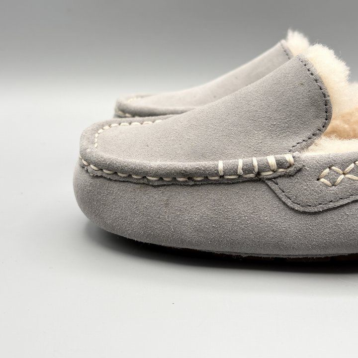 新品】UGG モカシンスリッポン ムートンシューズ ライトグレー USA7