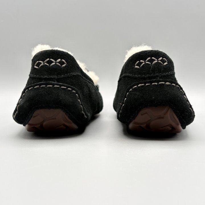 新品】UGG モカシンスリッポン ムートンシューズ ブラック USA7/JP24cm