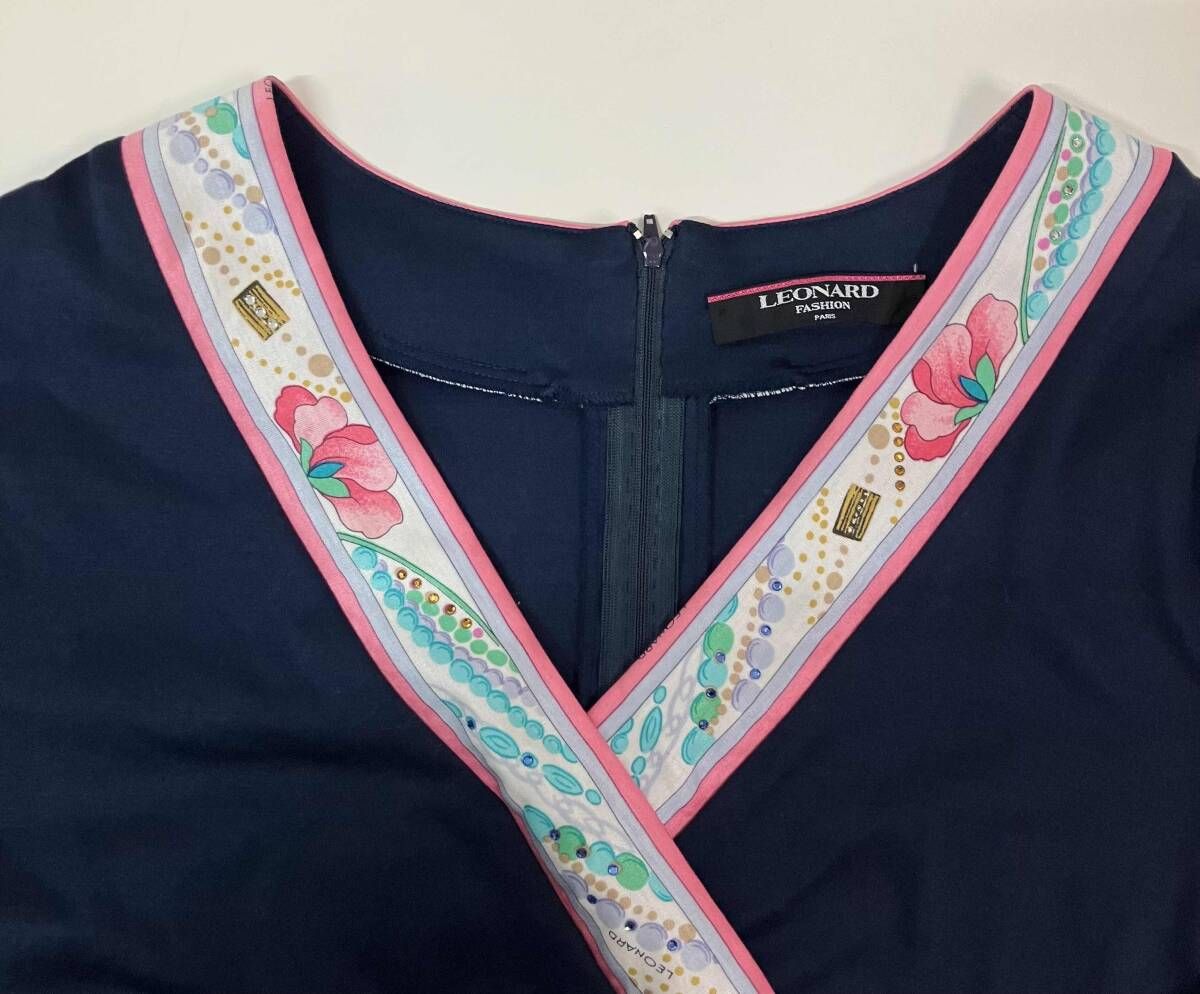 LEONARD レナード 半袖Tシャツ•カットソー Vネック 花柄 ライン