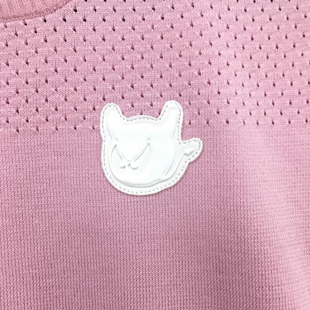 ワック ニットベスト ピンク×白 上部透かし編み ロゴワッペン