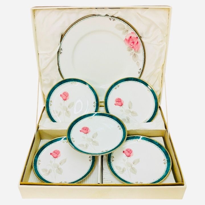 未使用品 NARUMiI ナルミ 「CARESS （カレス）」ケーキセット（大皿1枚