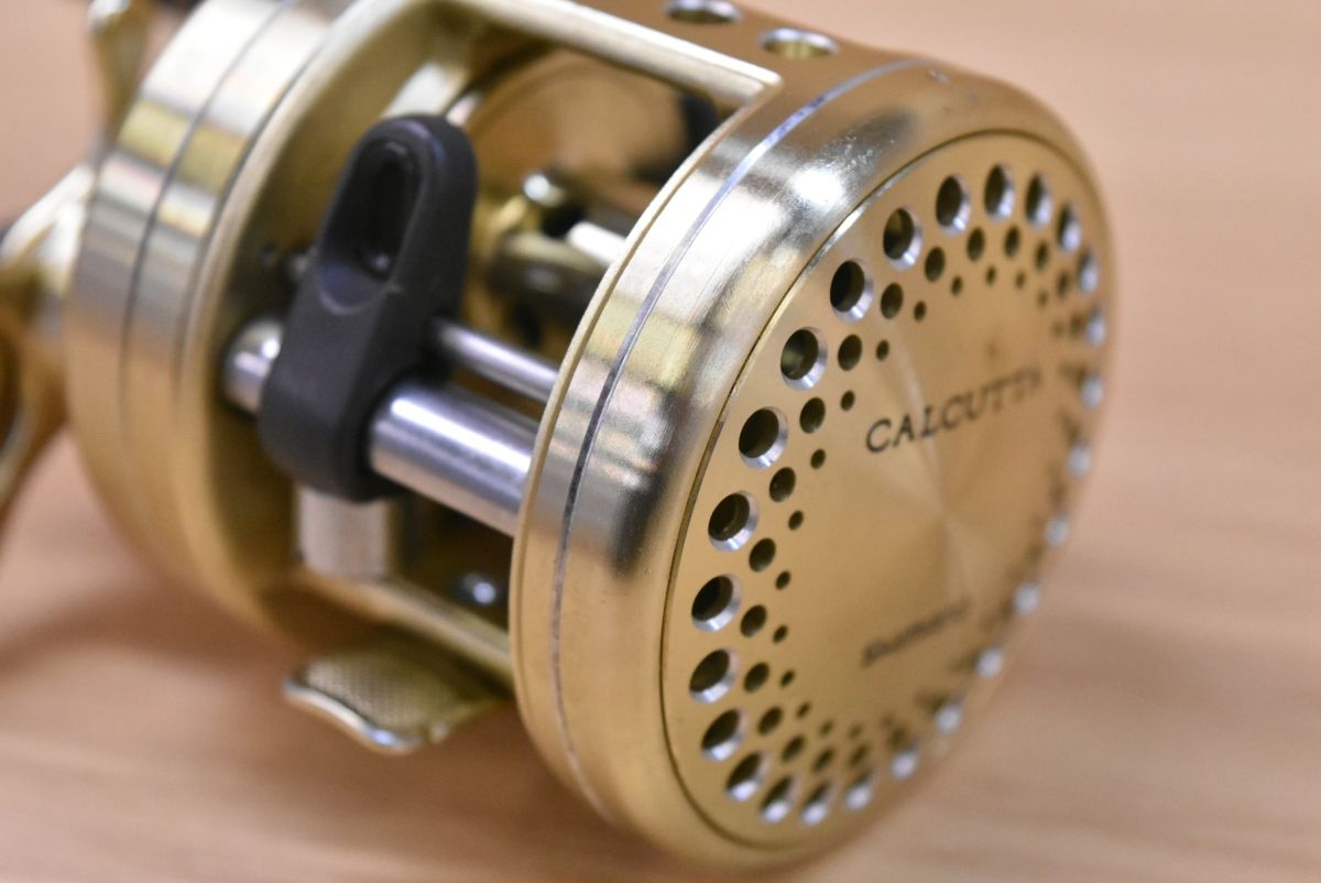 シマノ カルカッタ 200XT 右 ベイトリール SHIMANO CALCUTTA バス