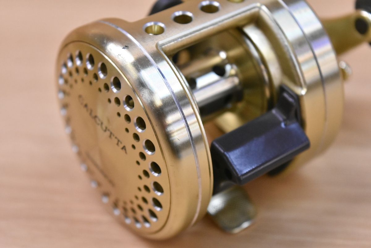 シマノ カルカッタ 200XT 右 ベイトリール SHIMANO CALCUTTA バス