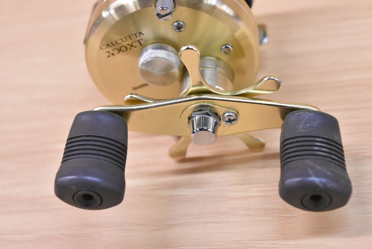 シマノ カルカッタ 200XT 右 ベイトリール SHIMANO CALCUTTA バス