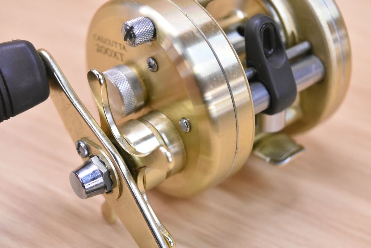 SHIMANO CALCUTTA 200XT ベイトリール 【公式通販】