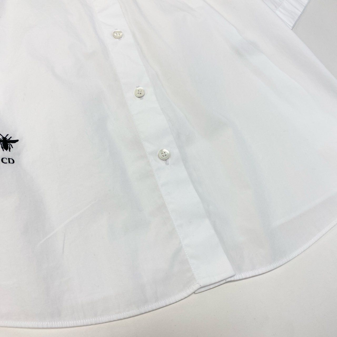 Christian Dior クリスチャンディオール Beeロゴ刺繍 フレア半袖シャツ ホワイト レディース 111B61A3356 Christian Dior - クリスチャンディオール 111B61A3356 BEE刺繍半袖