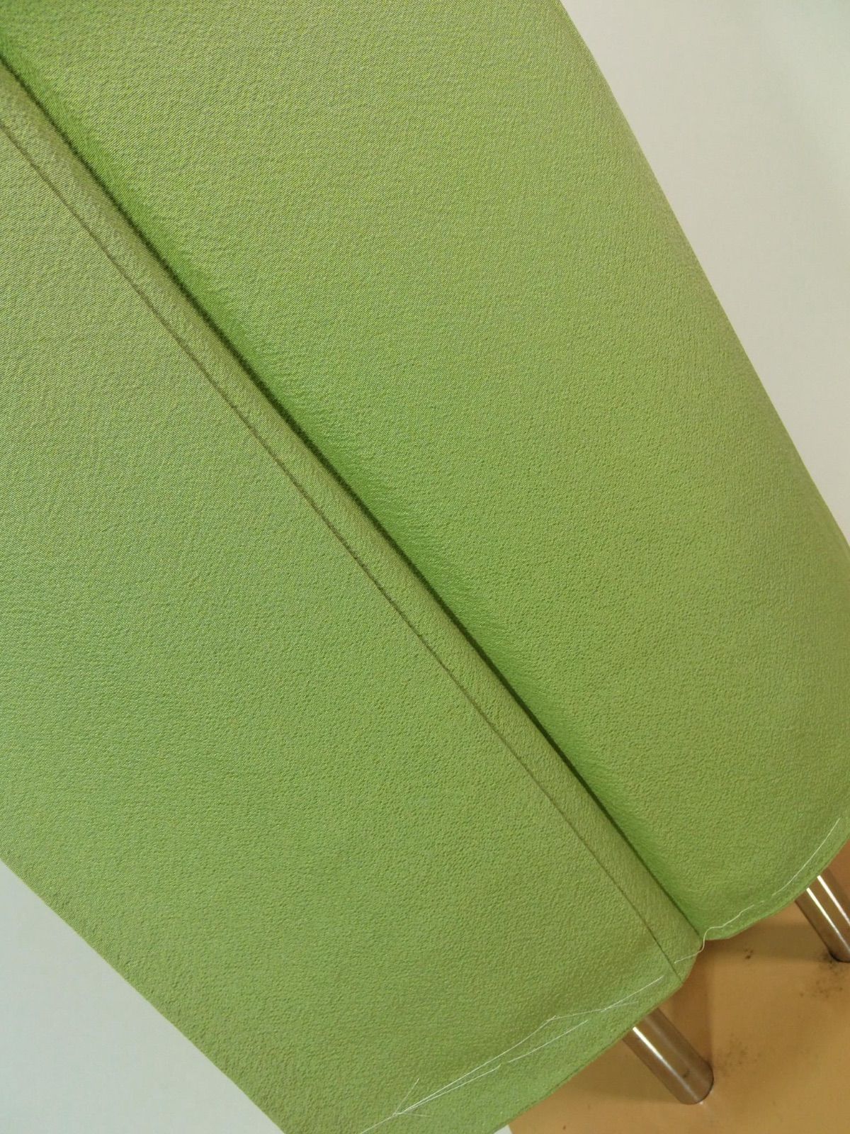 未使用 色無地＊やわらか縮緬 若葉色 一つ紋（木瓜）／上質正絹