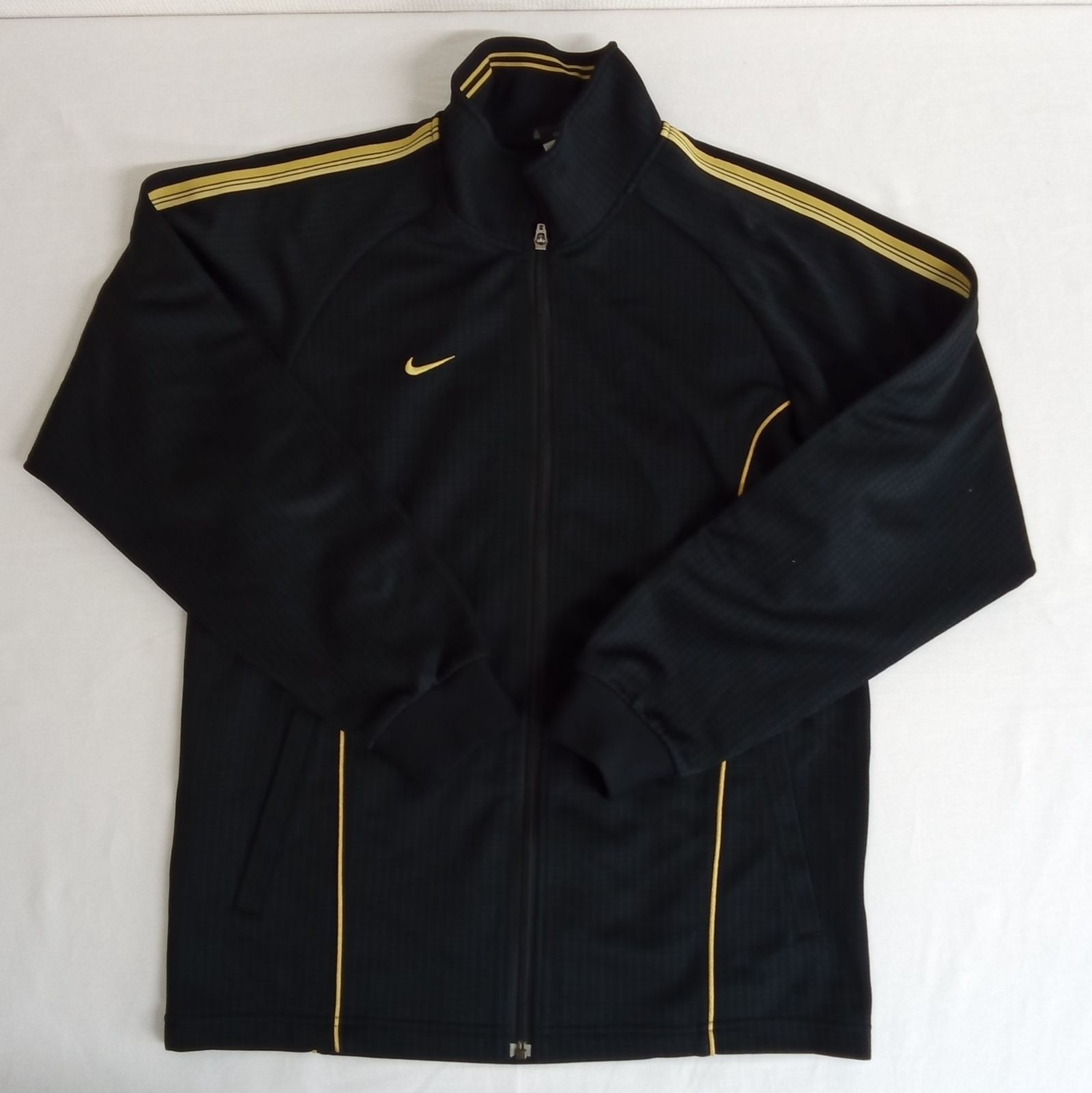 ナイキ NIKE 上 ジャージブラック 黒刺繍 ゴールドA2OM1-28E - メルカリ