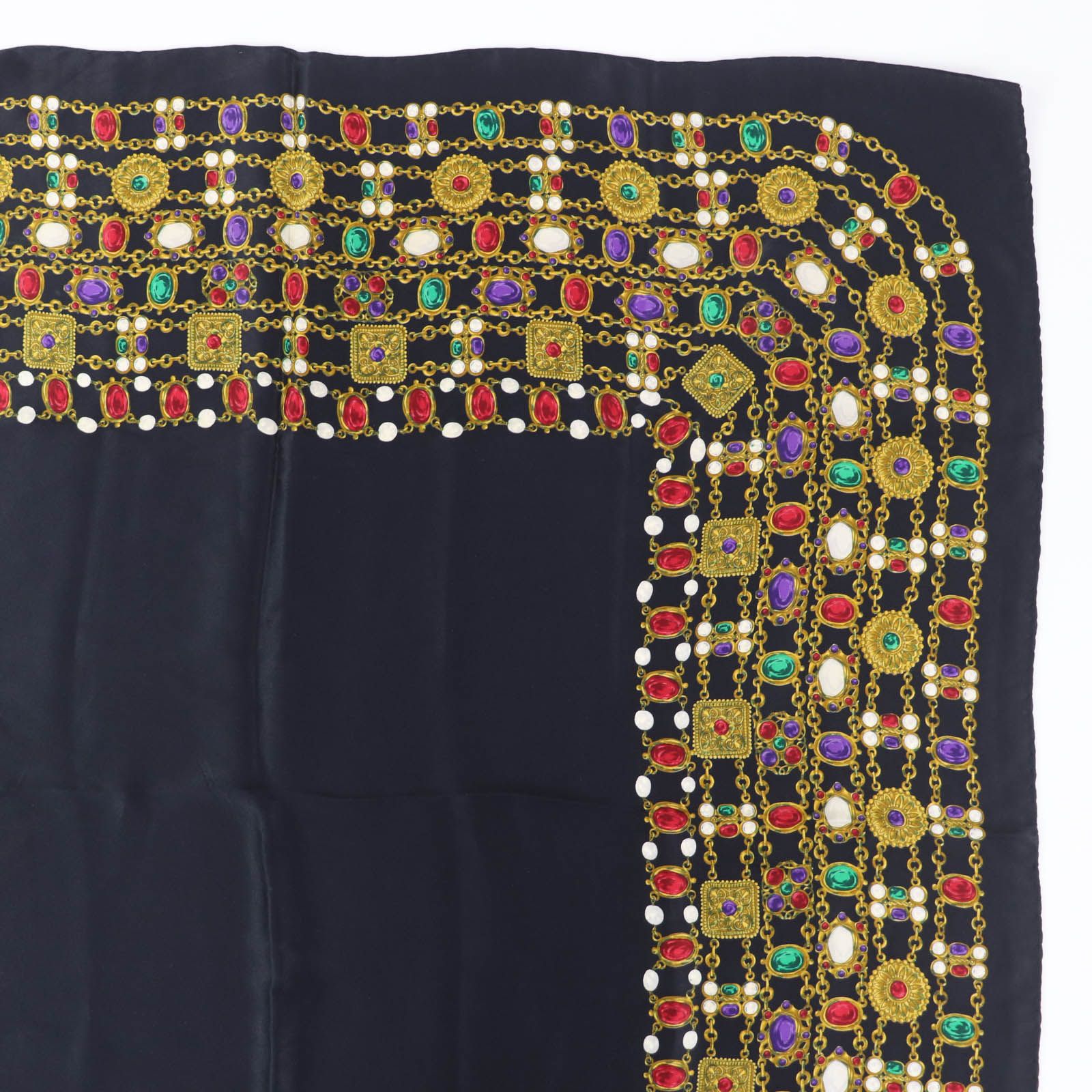 美品☆CHANEL シャネル ヴィンテージ シルク100％ ロゴ入り 宝石柄