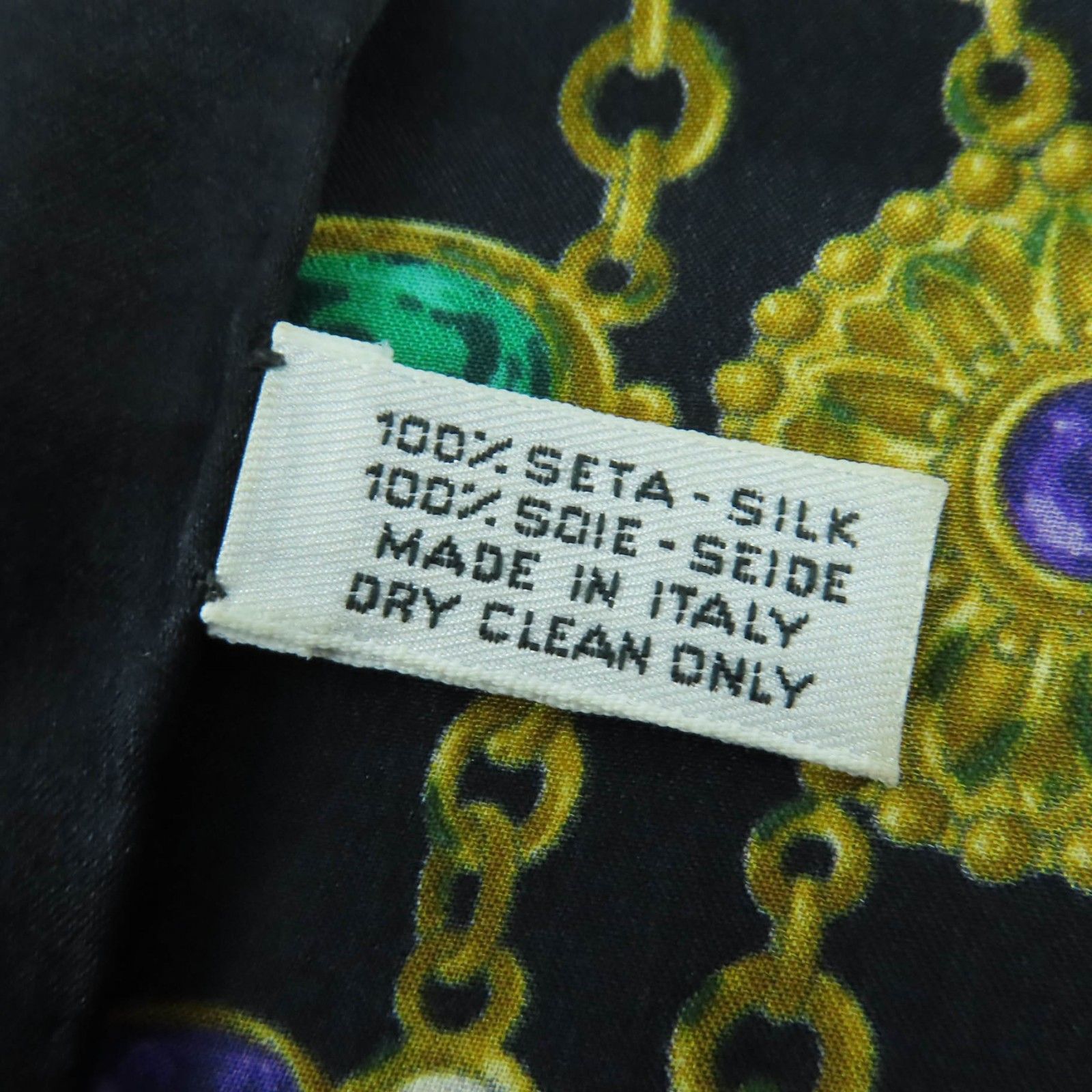 美品☆CHANEL シャネル ヴィンテージ シルク100％ ロゴ入り 宝石柄