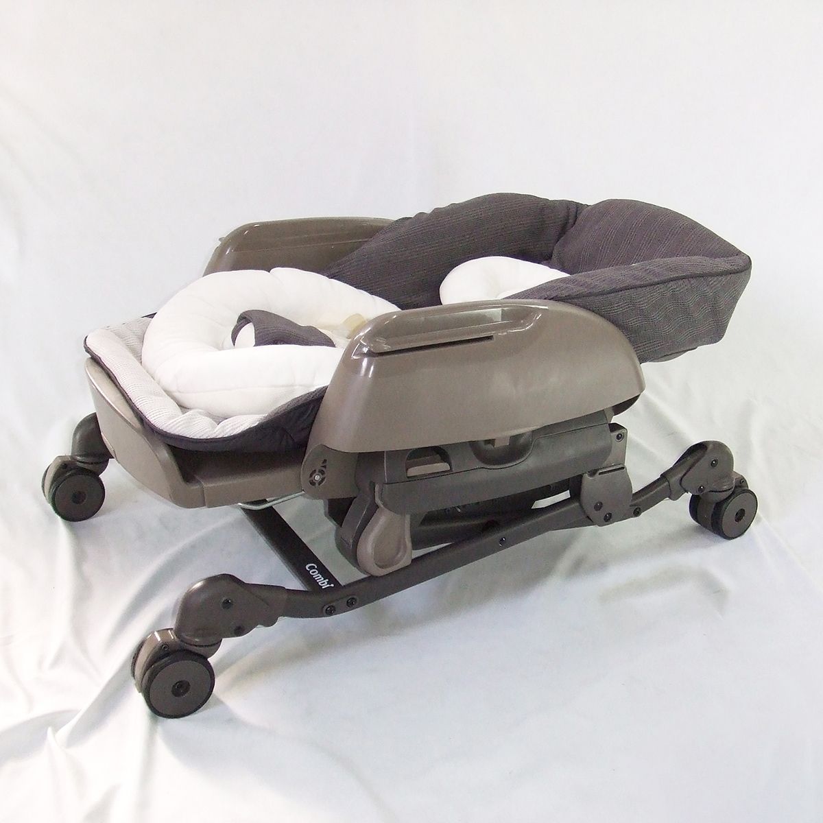 ハイローチェア 中古 コンビ ルシエス オートスイング combi 自動　電動 楽天市場】電動 ハイローチェア コンビ ルシエス オートスウィング