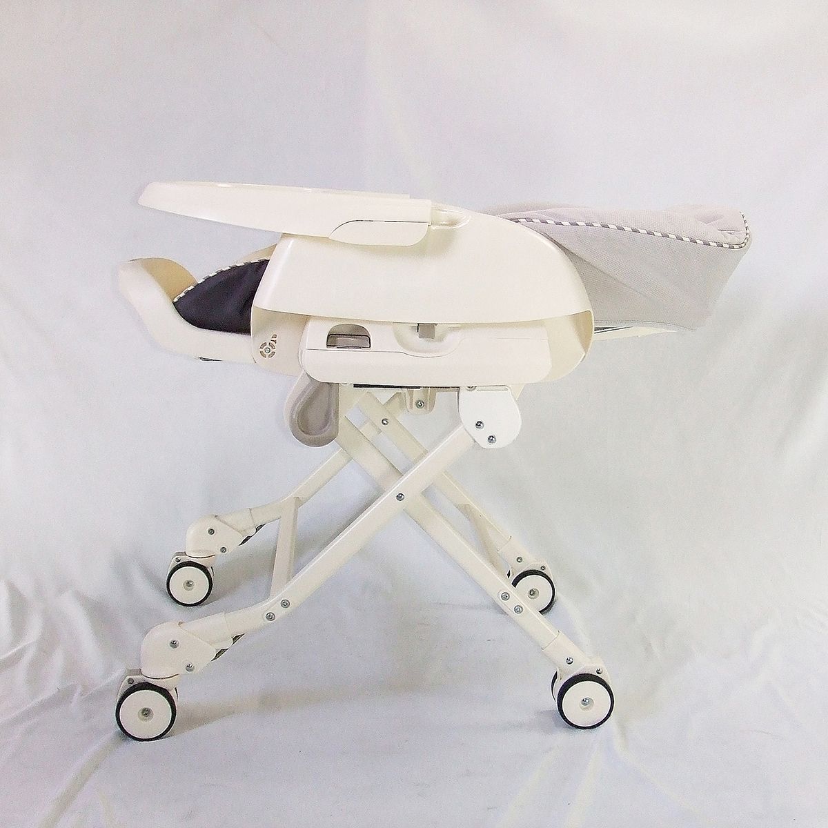 お得っ！厳選中古】綺麗 手動 ハイローチェア 中古 コンビ ネムリラFF