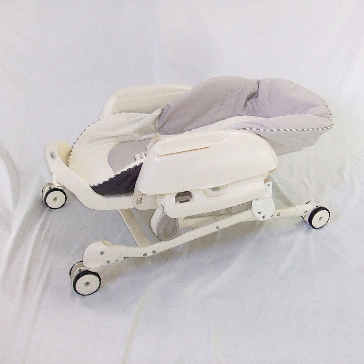 お得っ！厳選中古】綺麗 手動 ハイローチェア 中古 コンビ ネムリラFF