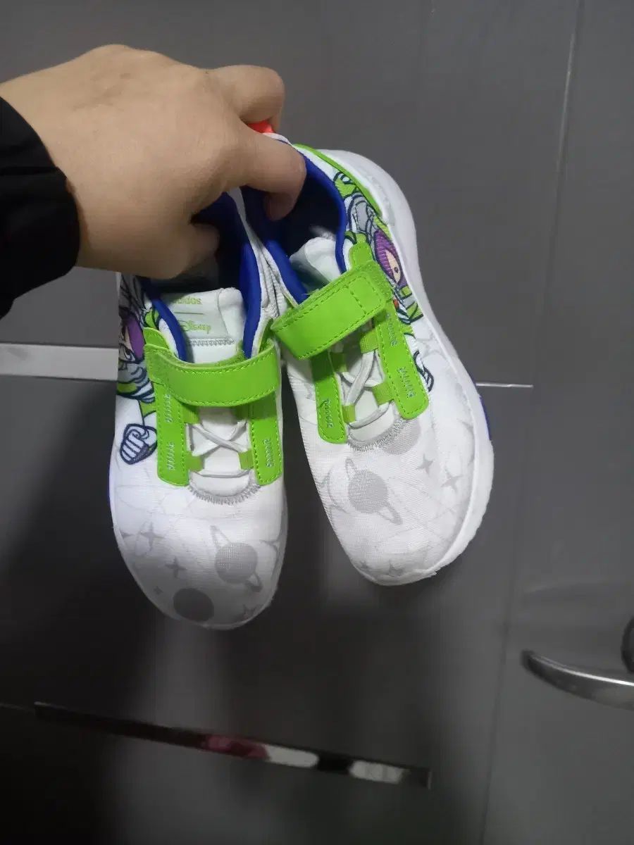 アディダス ディズニー トイストーリー スニーカー 190