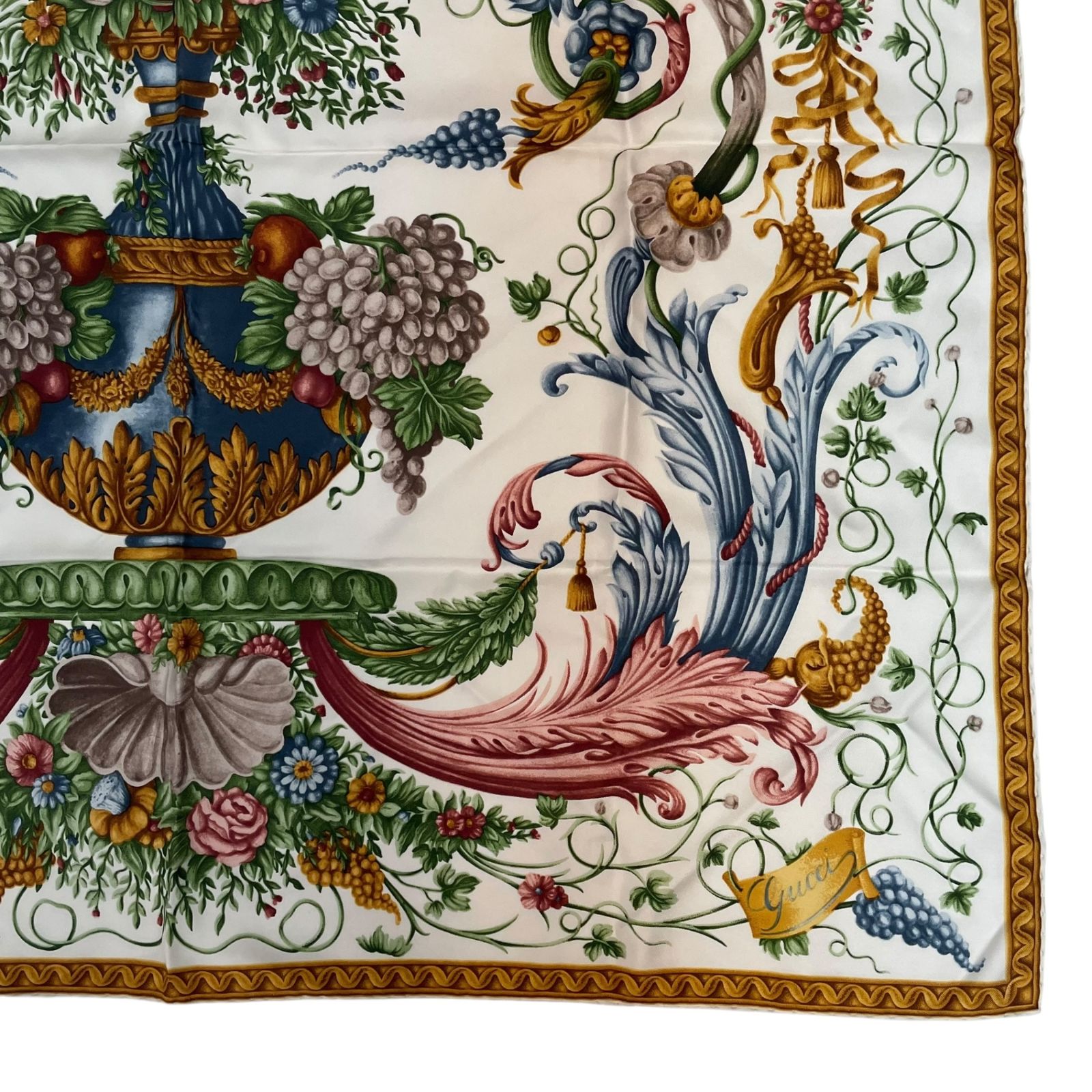 美品　GUCCI グッチ　大判シルクスカーフ　D503 新品同様 GUCCI グッチ スカーフ シルク 大判 花柄 壺 マルチカラー