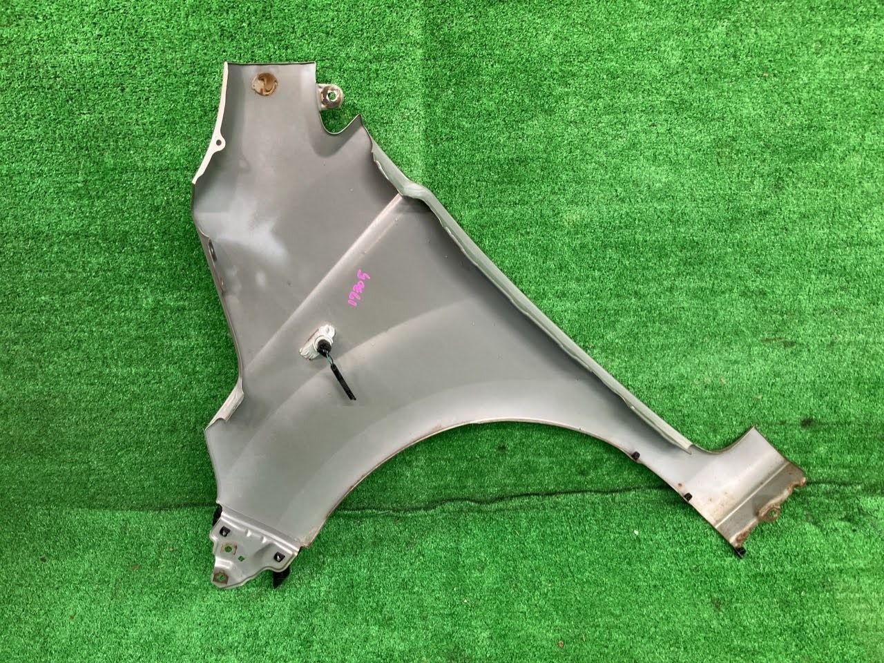 NWGN 右フロントフェンダー グレー 取り付けブラケット付き NWGN 右