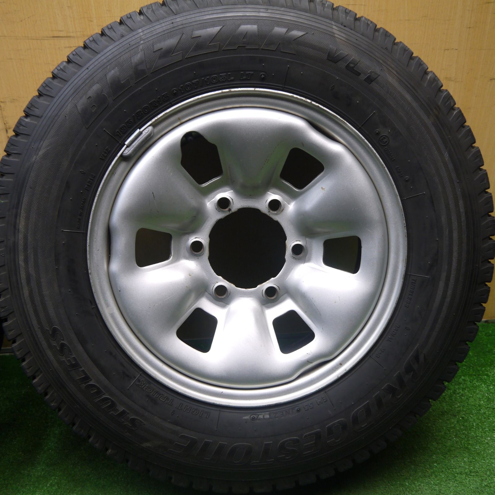 バリ溝！9分☆トヨタ 100系 ハイエース 純正 スチール 195/80R15 107