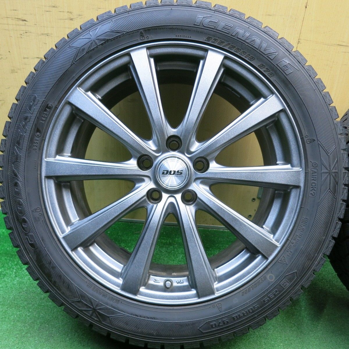 バリ溝！キレイ！9.5分以上☆スタッドレス 235/50R18 グッドイヤー