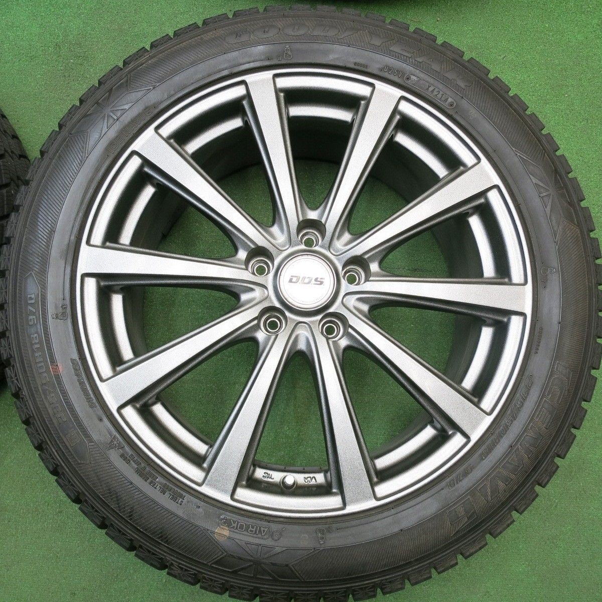 235/50r18 スタッドレス　バリ溝 バリ溝！キレイ！9.5分以上☆スタッドレス 235/50R18 グッドイヤー