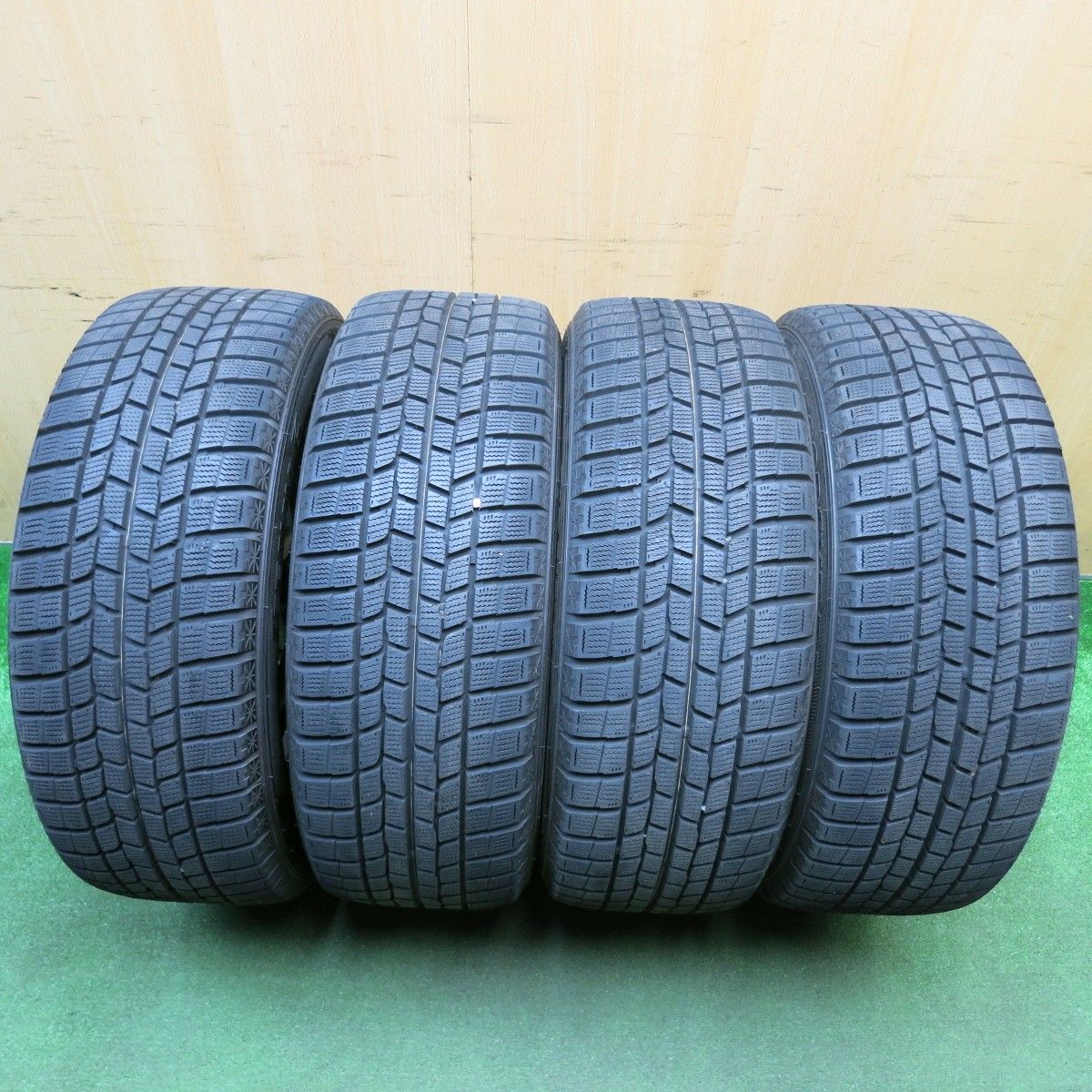バリ溝！キレイ！9.5分以上☆スタッドレス 235/50R18 グッドイヤー