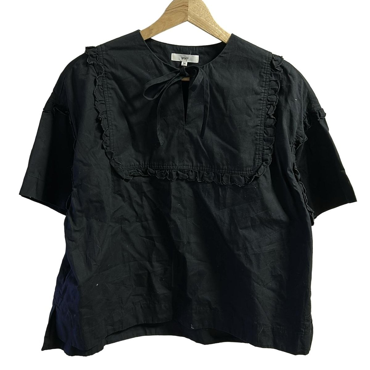 yori 黒 半袖 トップス 36 フリル yori 黒 半袖 トップス 36 フリル