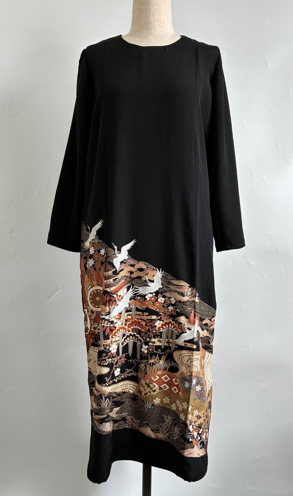 黒留袖リメイク 金色装飾 ロングワンピース 黒 正絹 豪華 作家物 駒