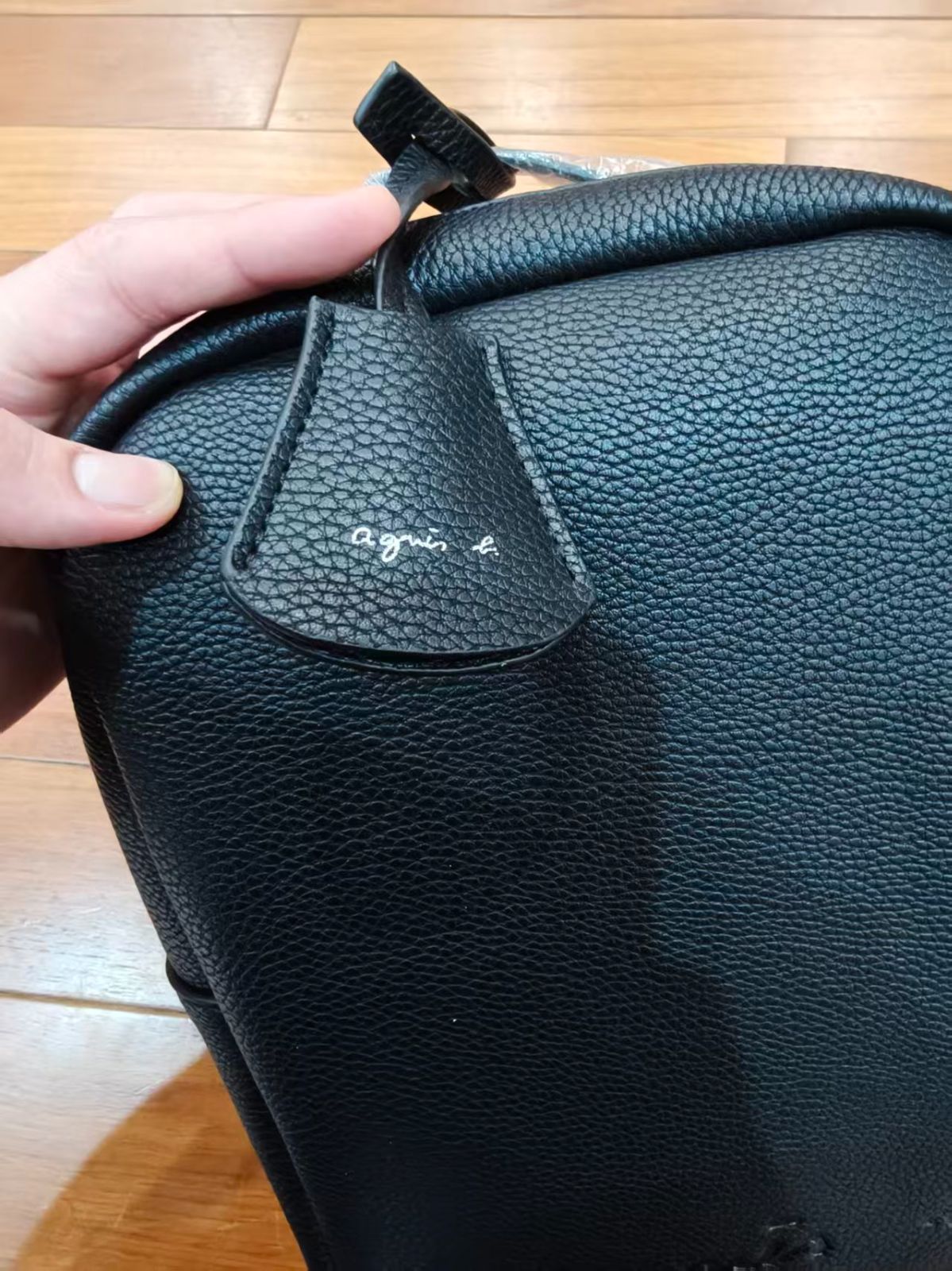 送料無料】Agnes bアニエスベー黒レザーリュックサック プチエンボス