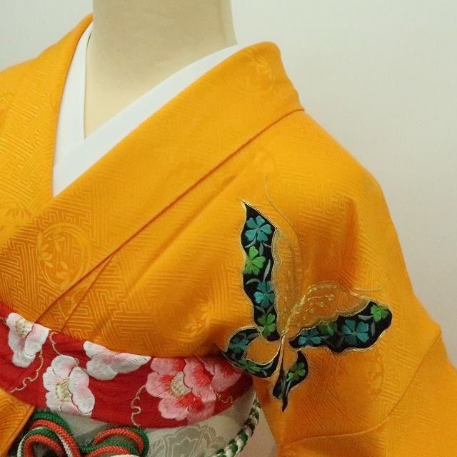 百華❀Y4497◇総刺繡 金駒 手縫い仕立て 成人式 蝶 正絹 振袖 着物