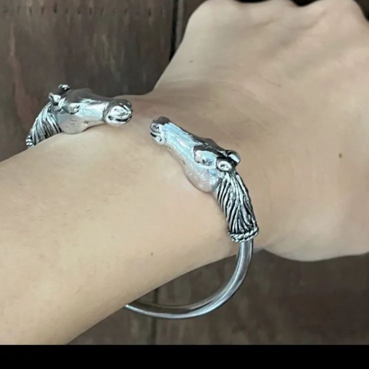 バングル】horse 馬 シルバー 重厚 ユニセックス 70'sフランス - メルカリ