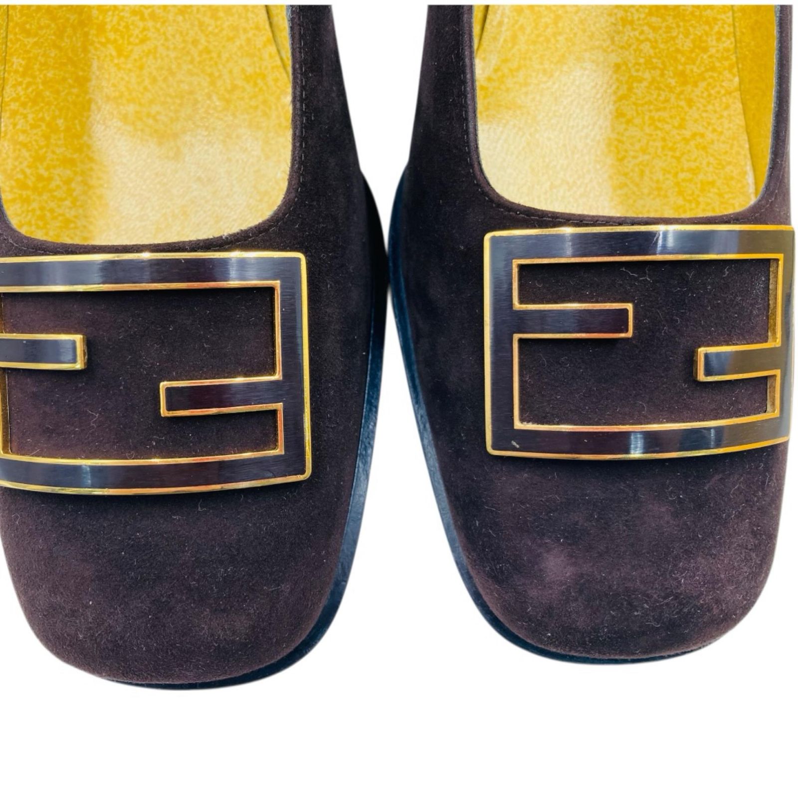 ✨️腕利き職人のリペア済✨️美品♥【フェンディ】ロゴプレート スエード パンプス FENDI フェンディ ロゴプレート スクエアトゥ スエード パンプス 37