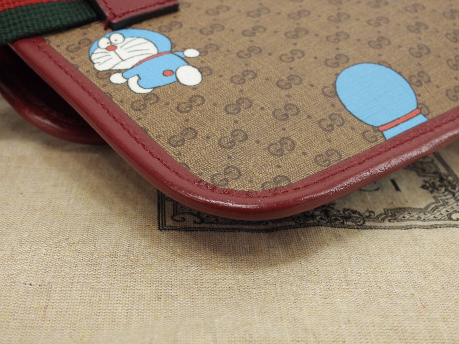 グッチ ベルトバッグ ドラえもん マイクロGG茶赤 ボディバッグ 四角 未