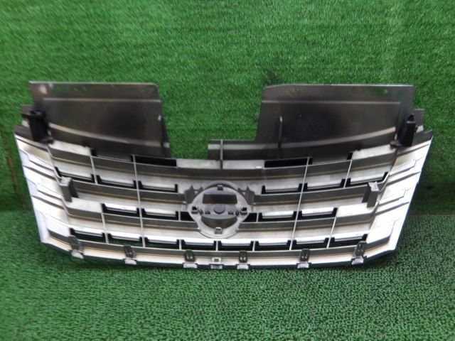 7FM10562 BIF1 日産 セレナ C26/NC26 後期型 20S メッキフロントグリル