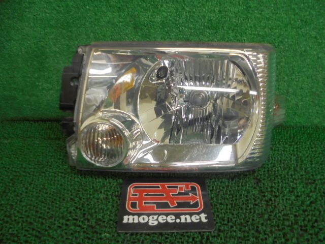 日産 純正 セレナ 《 HC26 》 右ヘッドライト P70600-25000522 パーツ