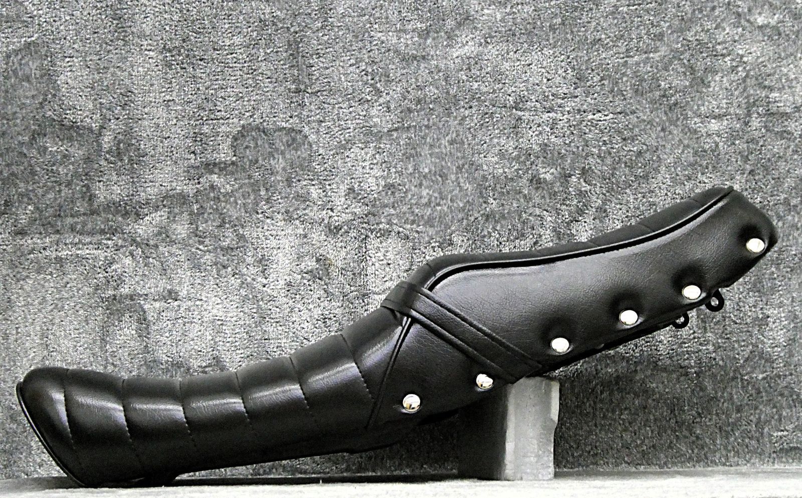 GB350Sエス 鋲打ち 黒皮 タックロールシート/黒 装着画像 あんこ抜き