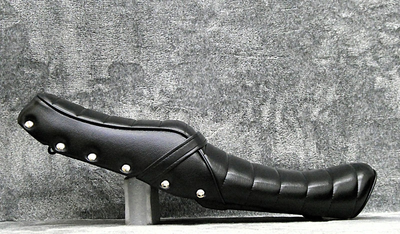GB350Sエス 鋲打ち 黒皮 タックロールシート/黒 装着画像 あんこ抜き