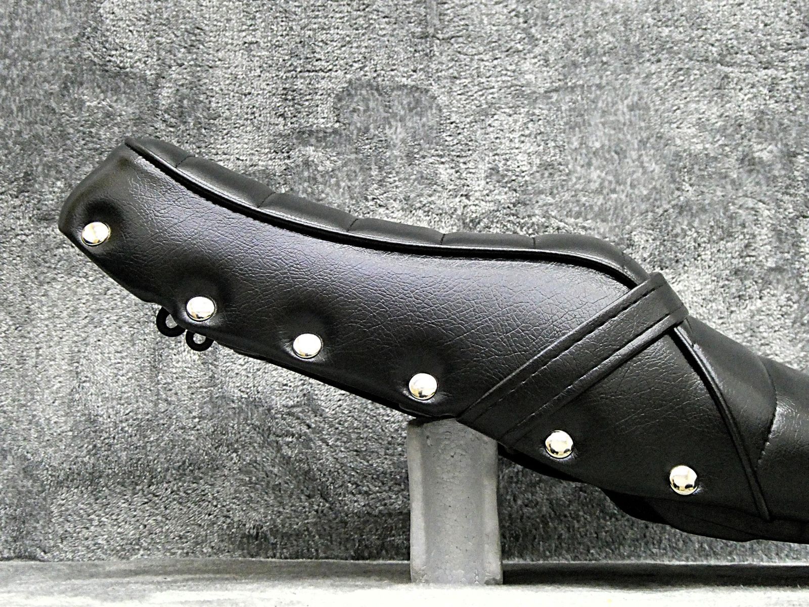 GB350Sエス 鋲打ち 黒皮 タックロールシート/黒 装着画像 あんこ抜き